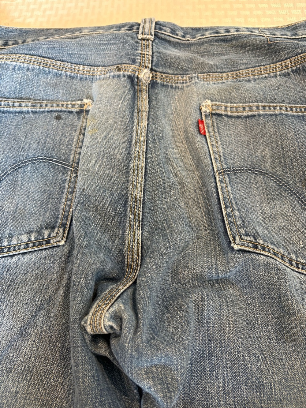 Y2K Levi’s Jeans Distressed Thrashed Size 36x32 Baggy Straight Leg Denim - Picture 10 of 16